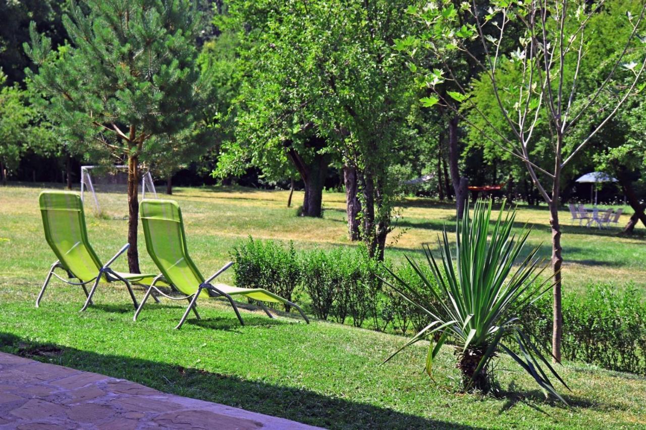 Sinjirite Complex Hotel Elena Bagian luar foto