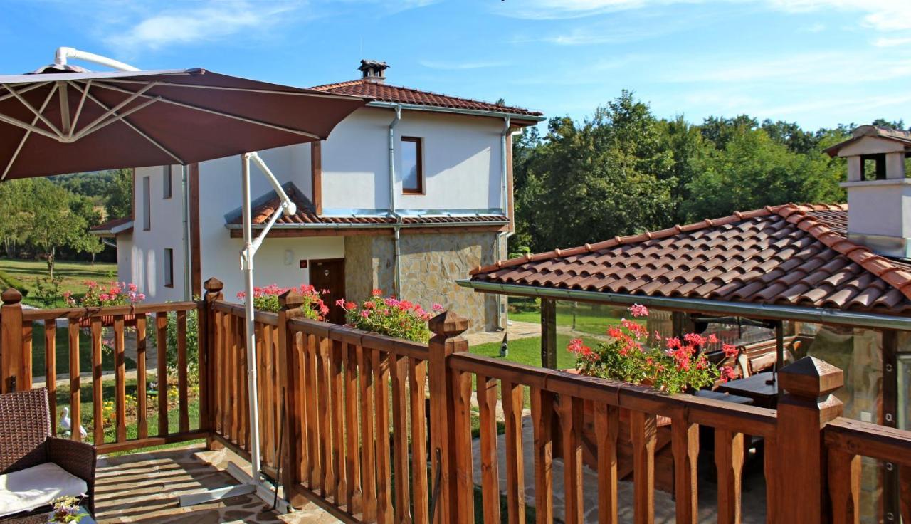 Sinjirite Complex Hotel Elena Bagian luar foto