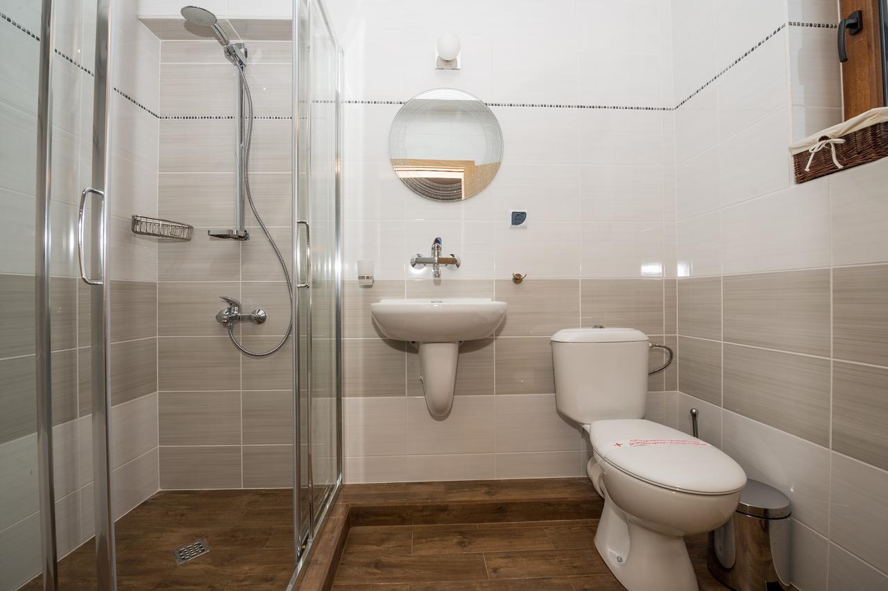 Sinjirite Complex Hotel Elena Bagian luar foto