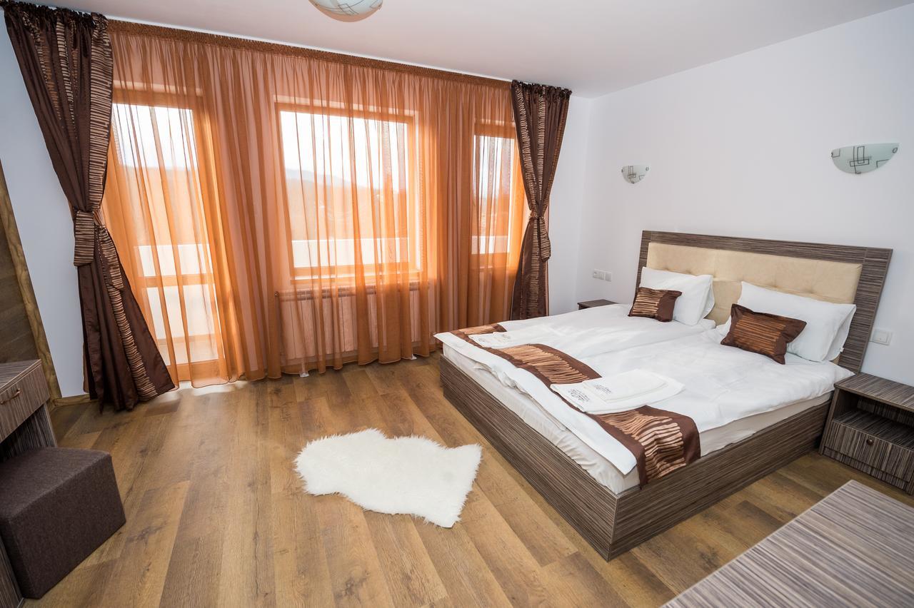 Sinjirite Complex Hotel Elena Bagian luar foto