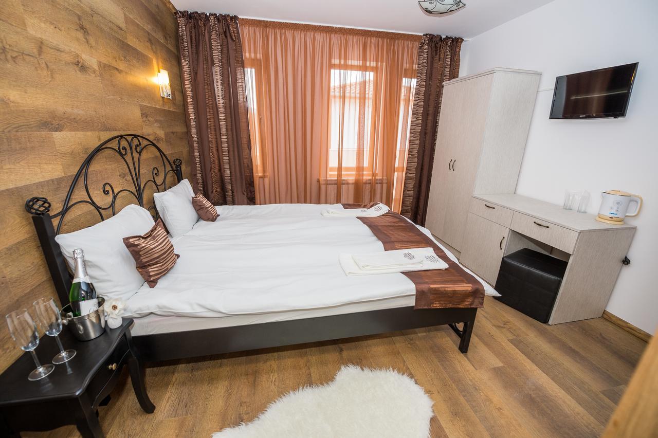 Sinjirite Complex Hotel Elena Bagian luar foto