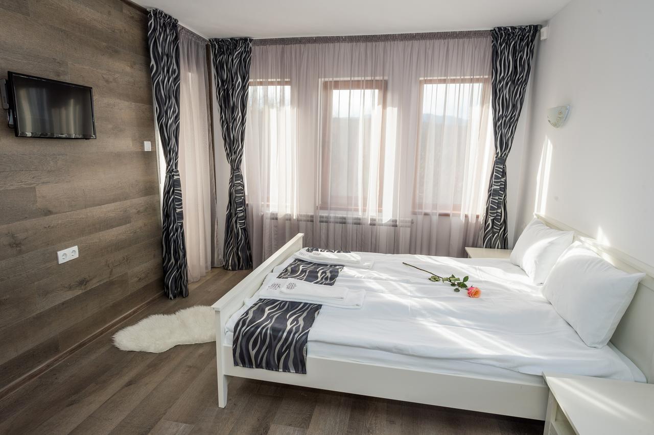 Sinjirite Complex Hotel Elena Bagian luar foto