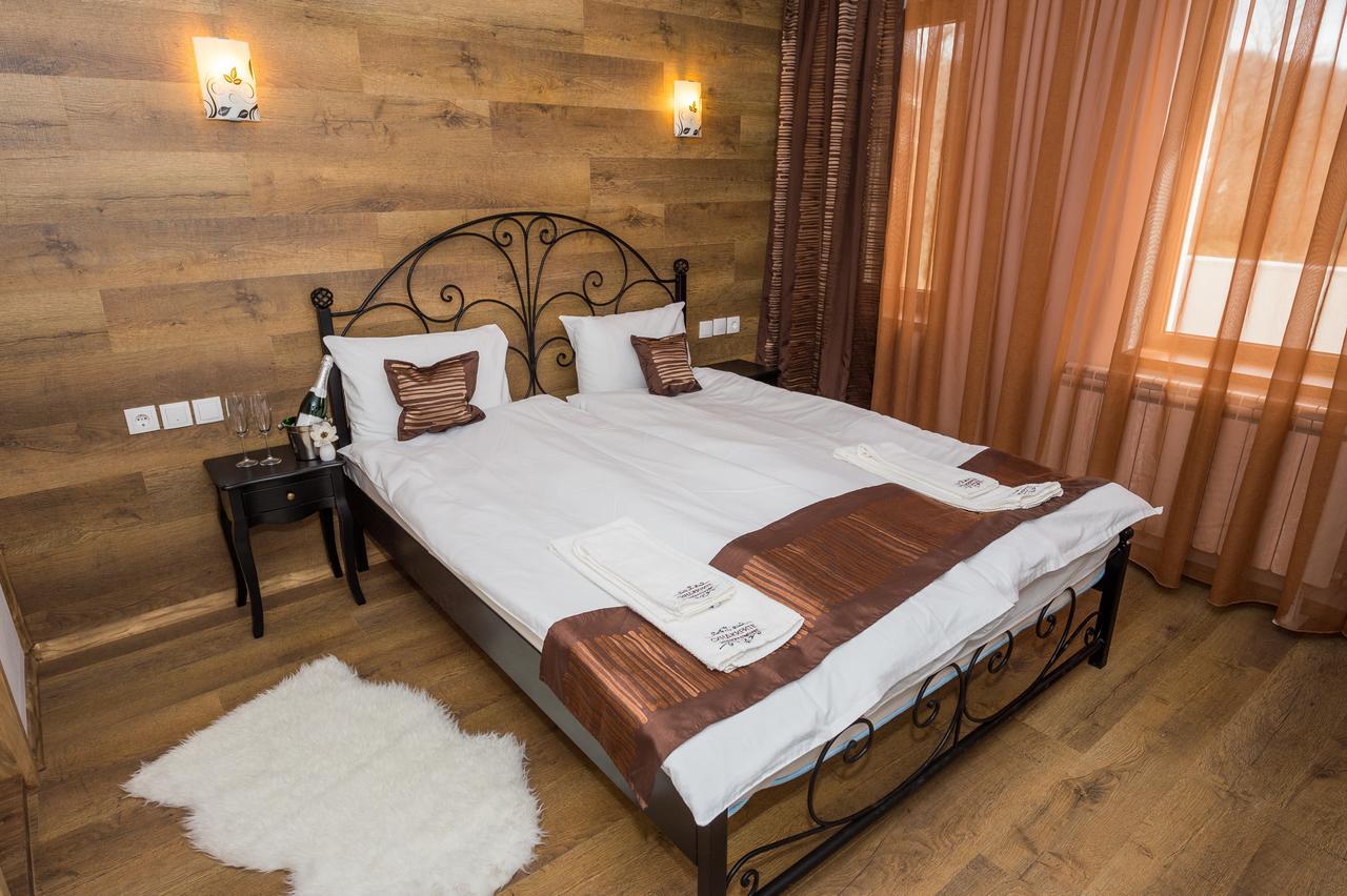 Sinjirite Complex Hotel Elena Bagian luar foto