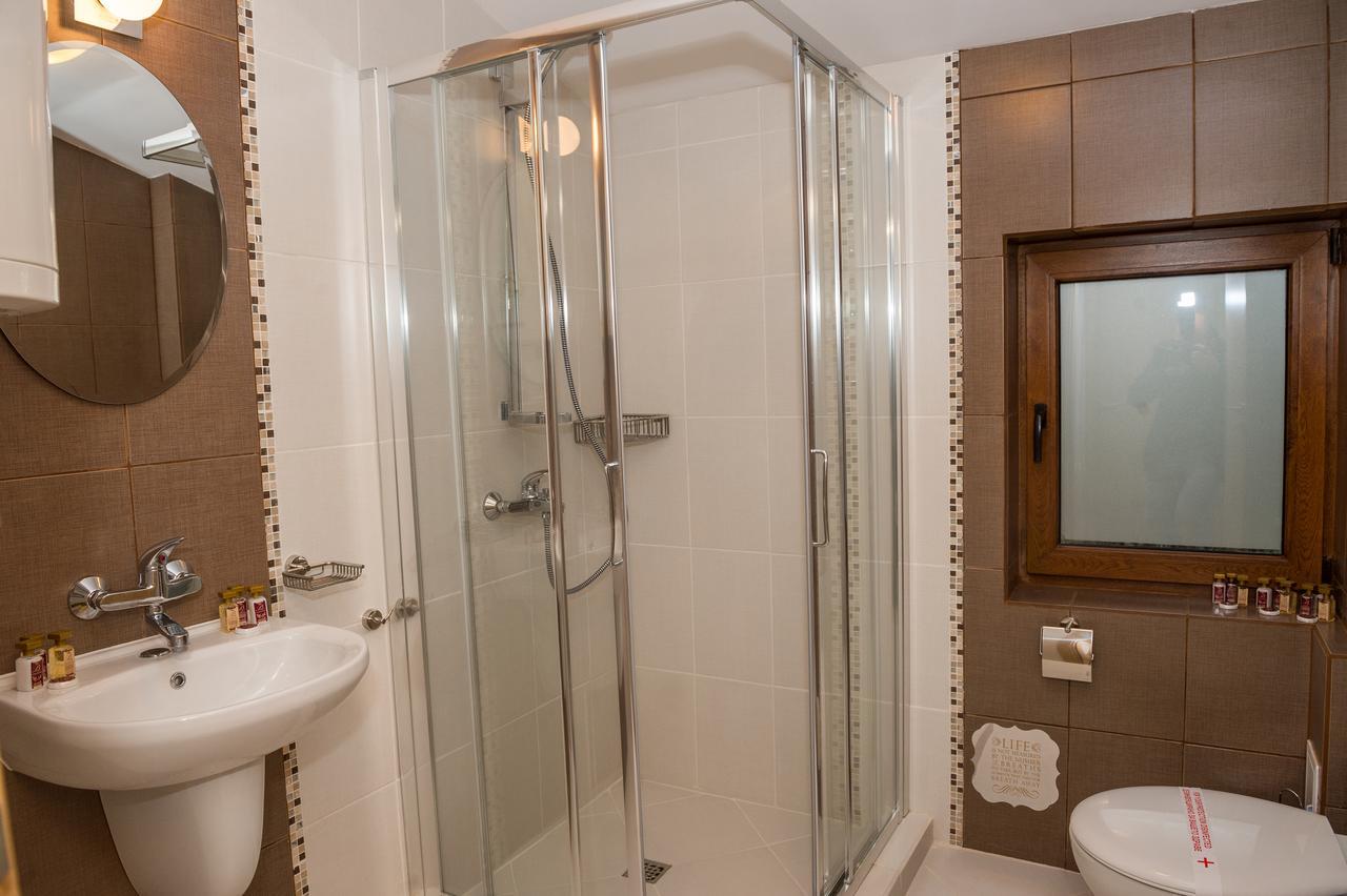 Sinjirite Complex Hotel Elena Bagian luar foto