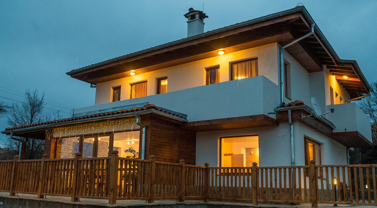 Sinjirite Complex Hotel Elena Bagian luar foto