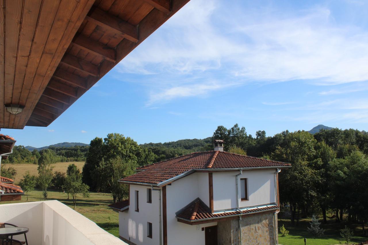 Sinjirite Complex Hotel Elena Bagian luar foto
