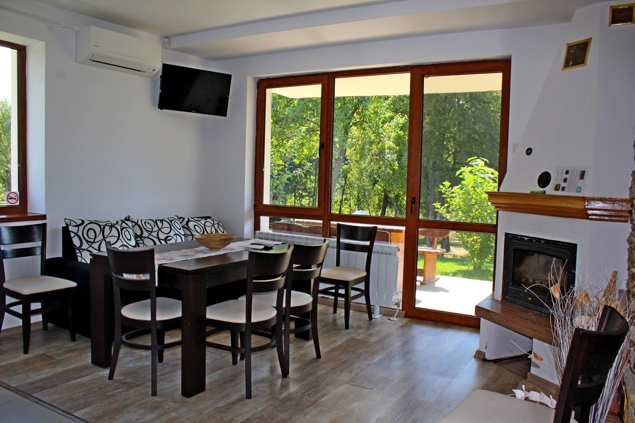 Sinjirite Complex Hotel Elena Bagian luar foto