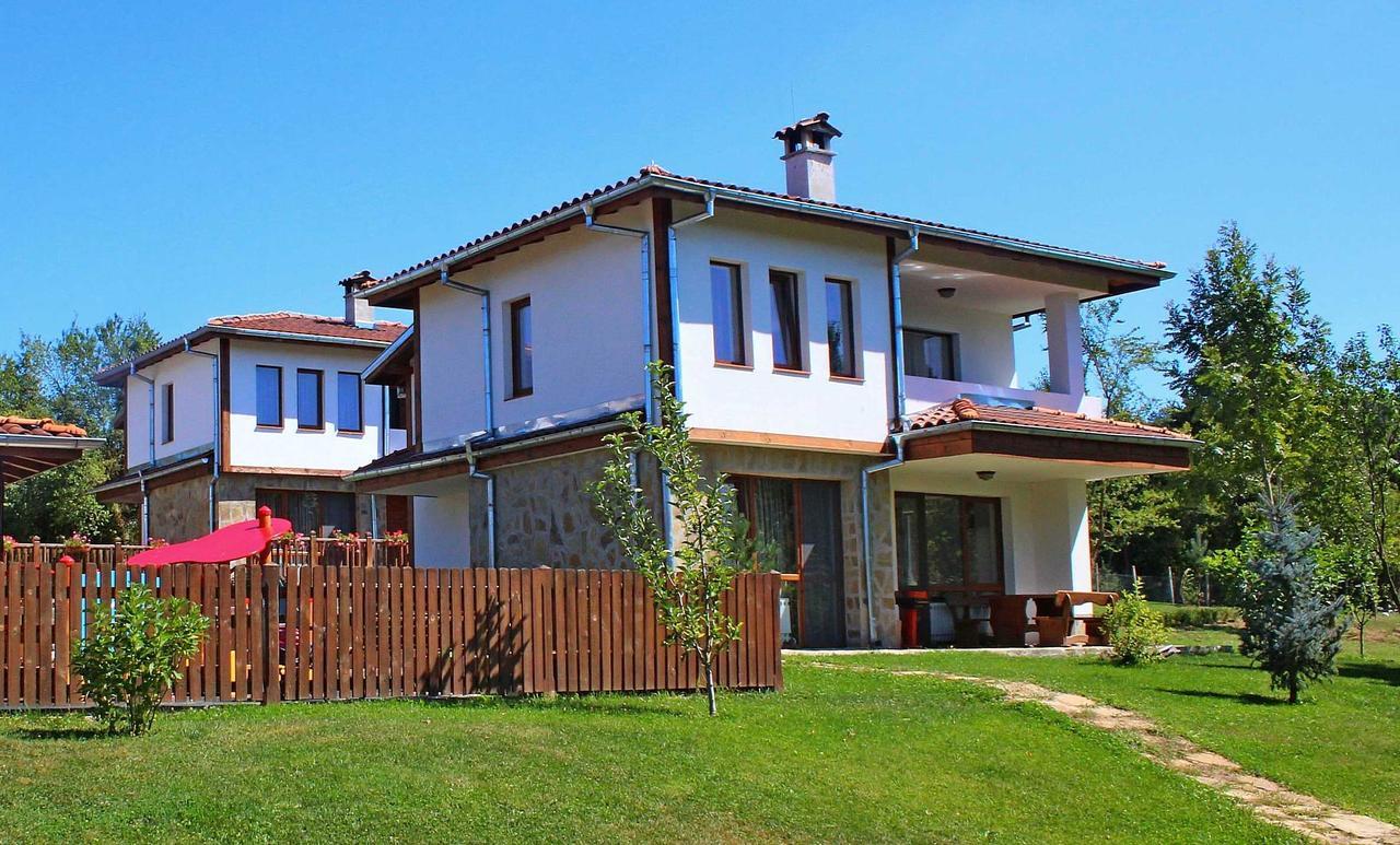 Sinjirite Complex Hotel Elena Bagian luar foto