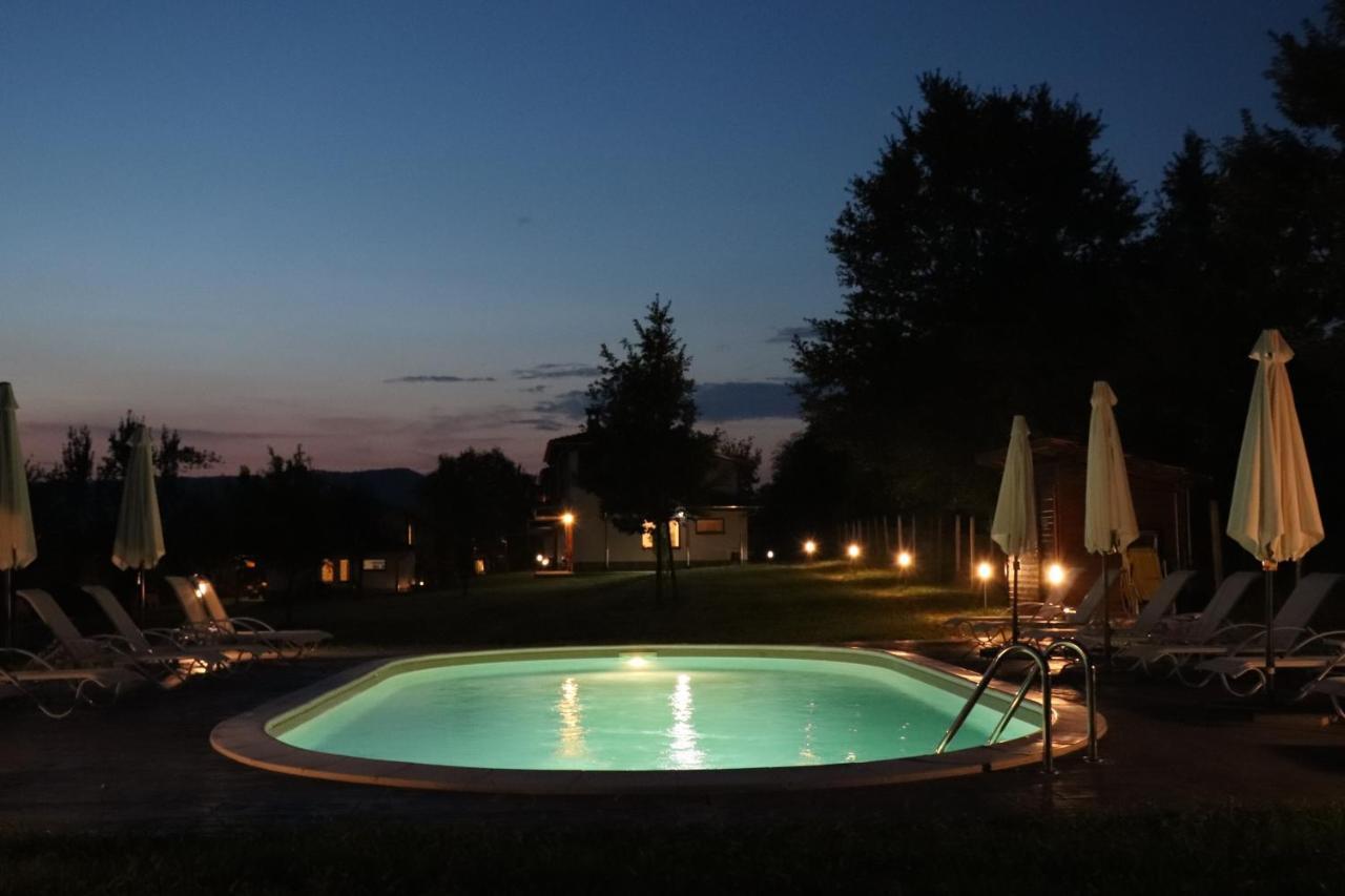 Sinjirite Complex Hotel Elena Bagian luar foto