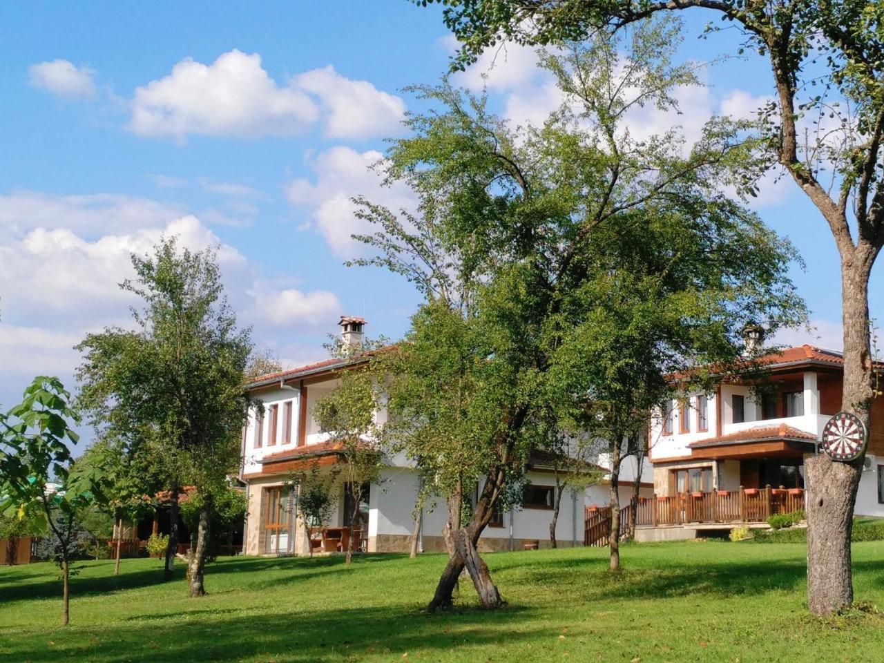 Sinjirite Complex Hotel Elena Bagian luar foto