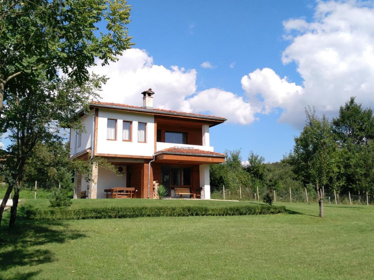 Sinjirite Complex Hotel Elena Bagian luar foto